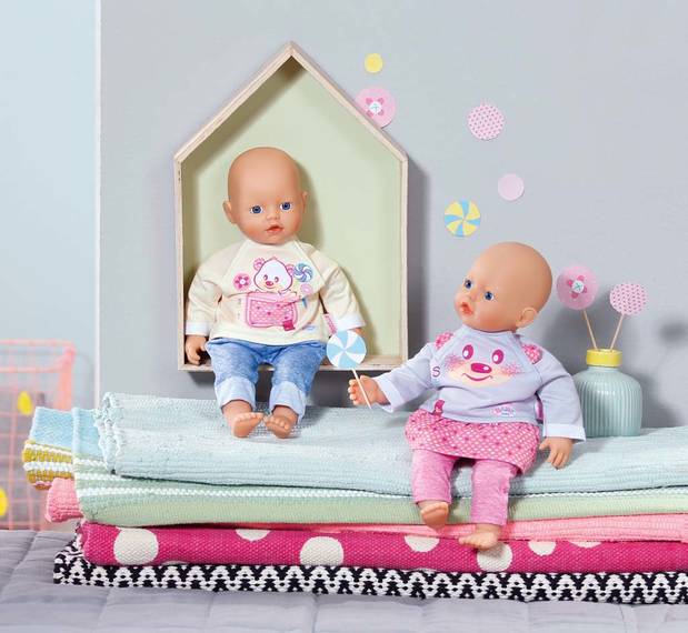 Одежда для дома куклам из серии Baby born размером 32 см., 2 вида, с вешалкой  